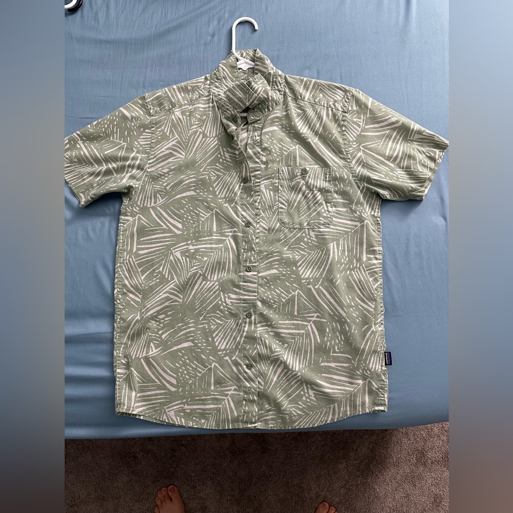 Patagonia green floral cotton button down medium